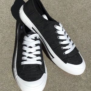 Rocket Dog Jumpin Sneaker NEW